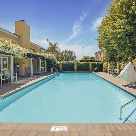 Best Western Plus Dixon Davis Bagian luar foto