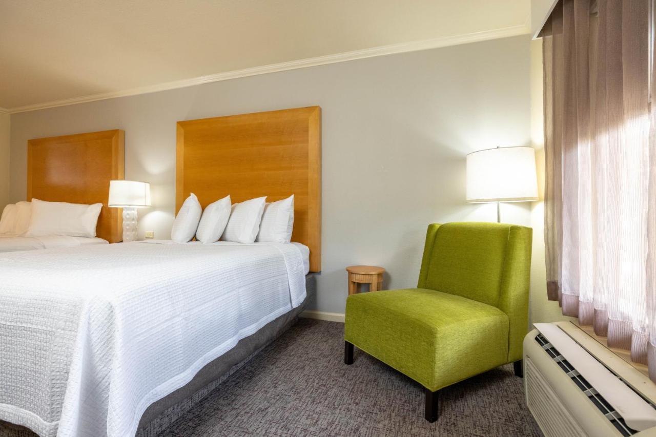 Best Western Plus Dixon Davis Bagian luar foto
