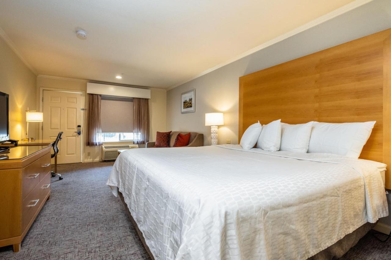 Best Western Plus Dixon Davis Bagian luar foto