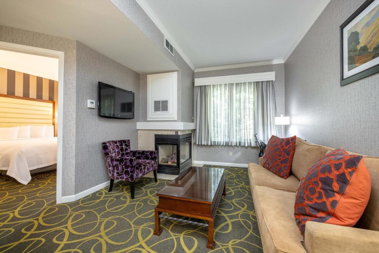 Best Western Plus Dixon Davis Bagian luar foto