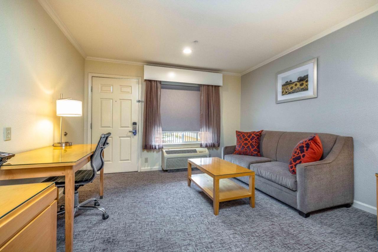 Best Western Plus Dixon Davis Bagian luar foto