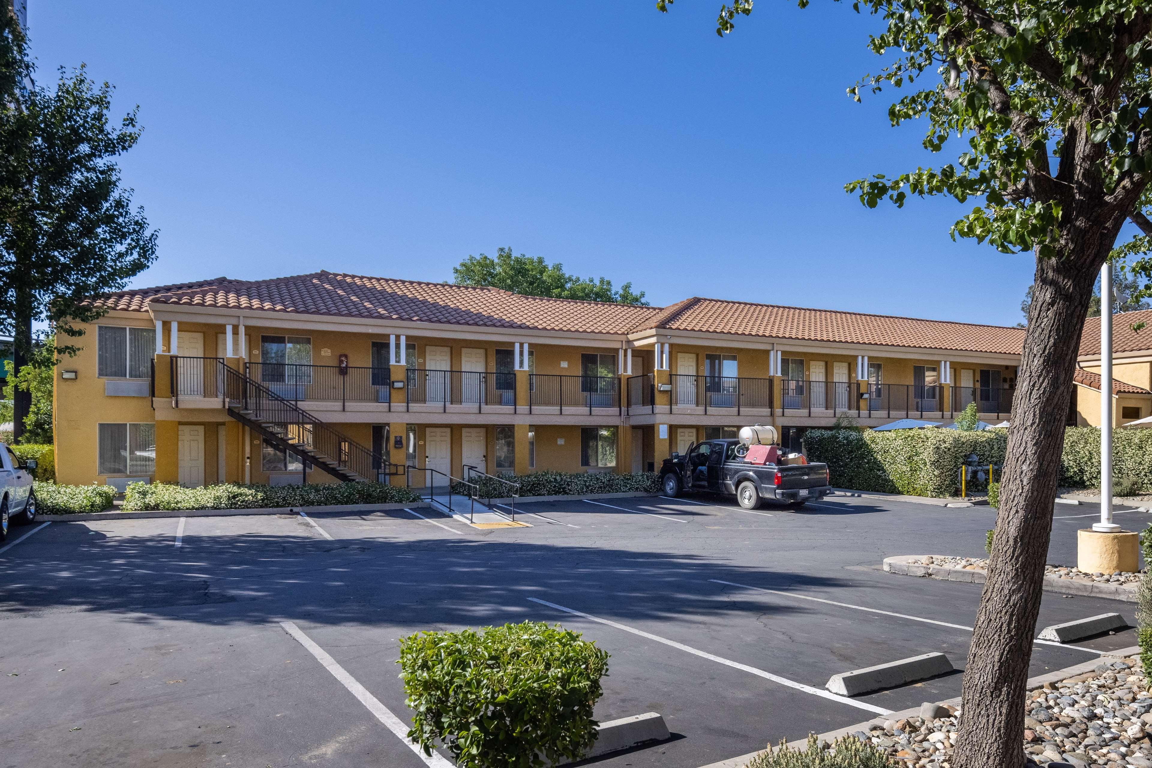 Best Western Plus Dixon Davis Bagian luar foto