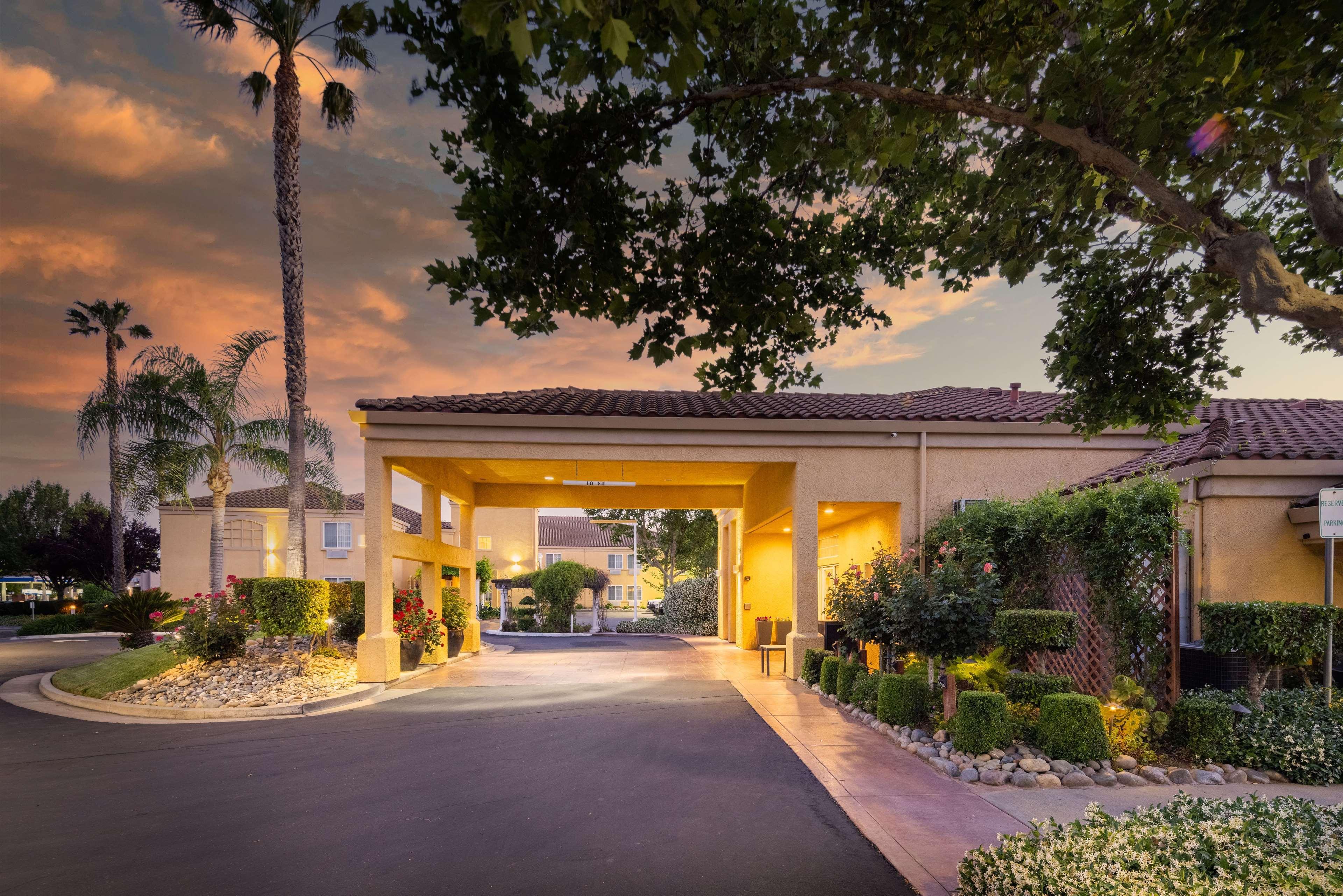 Best Western Plus Dixon Davis Bagian luar foto