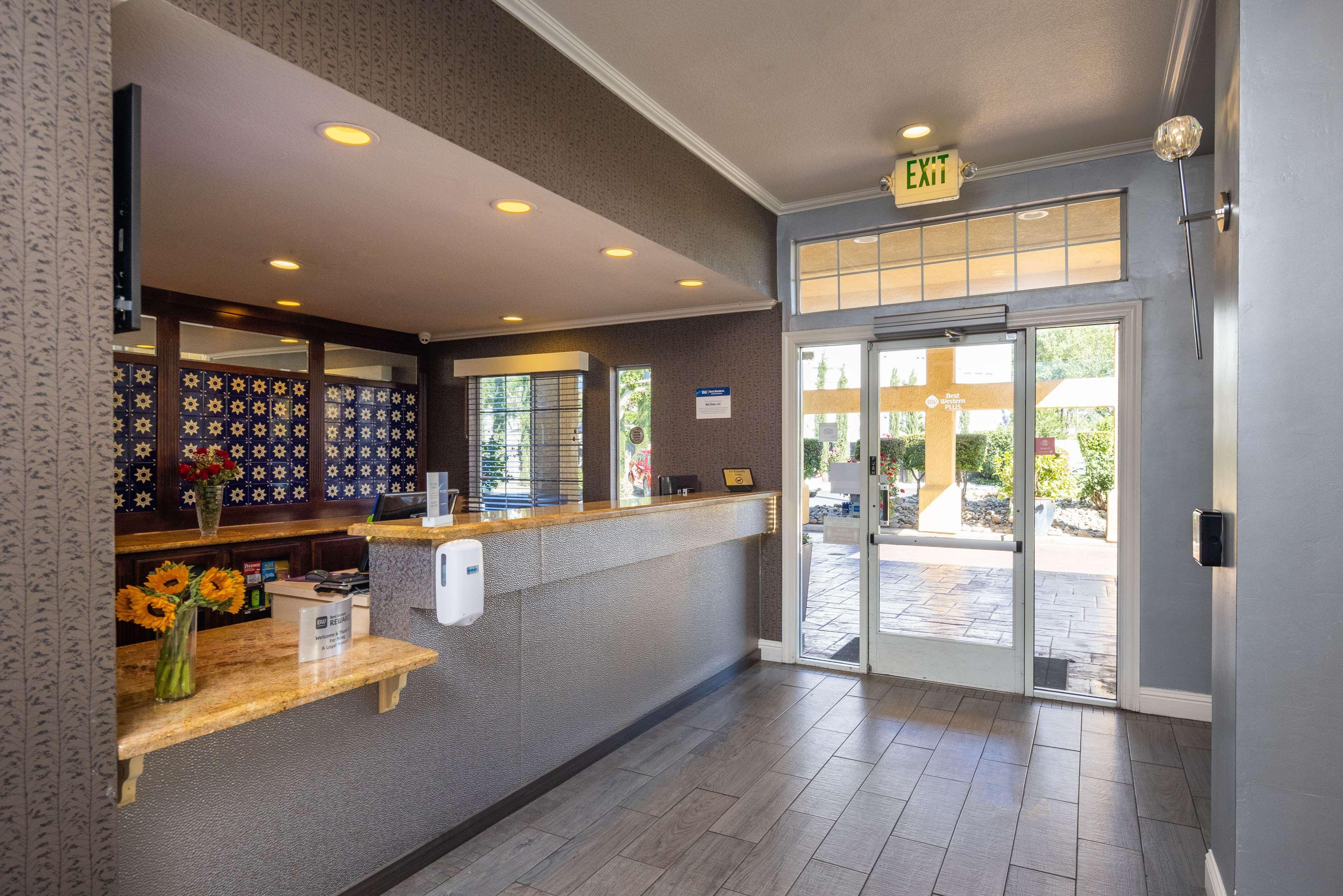 Best Western Plus Dixon Davis Bagian luar foto