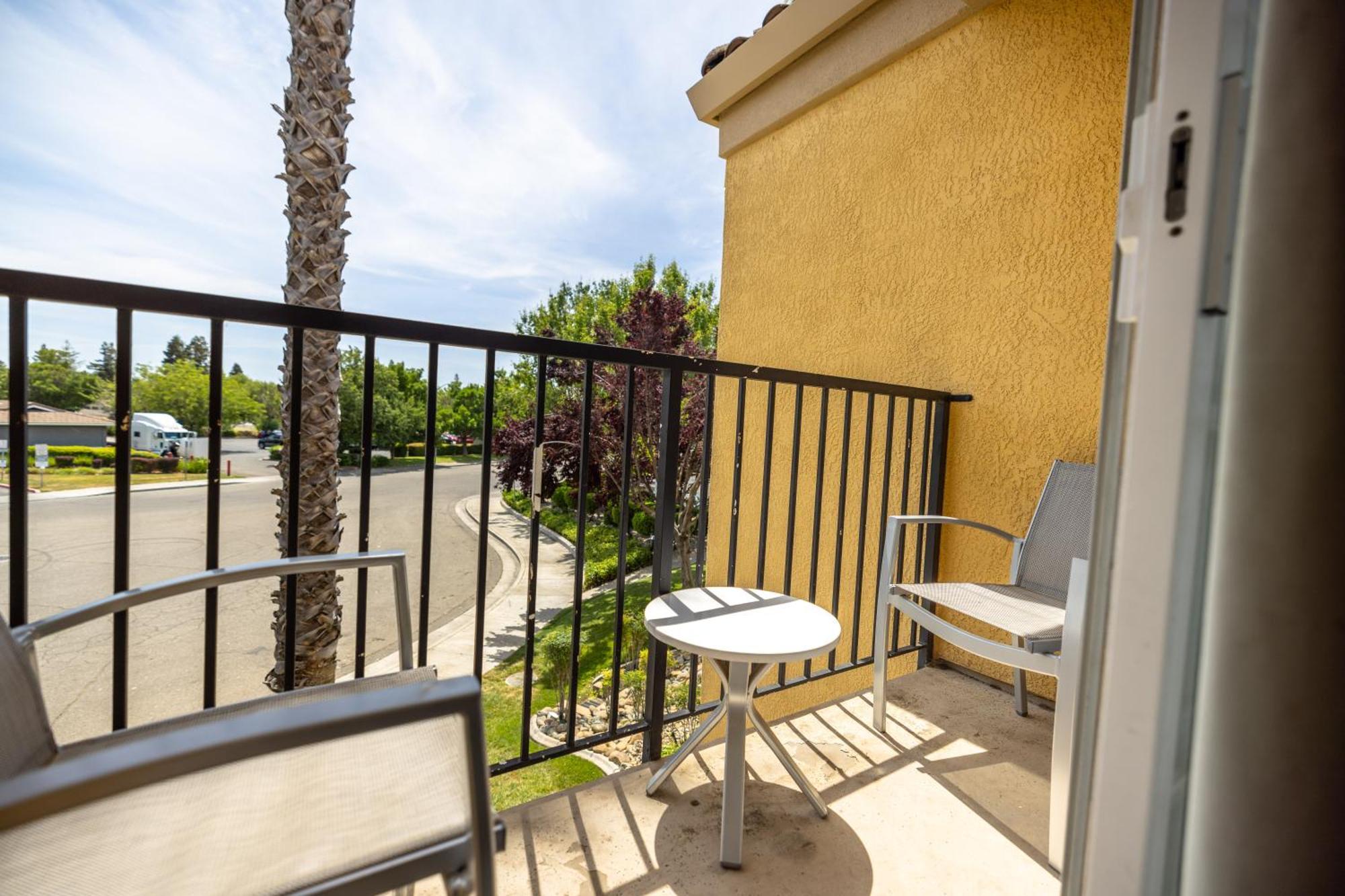 Best Western Plus Dixon Davis Bagian luar foto