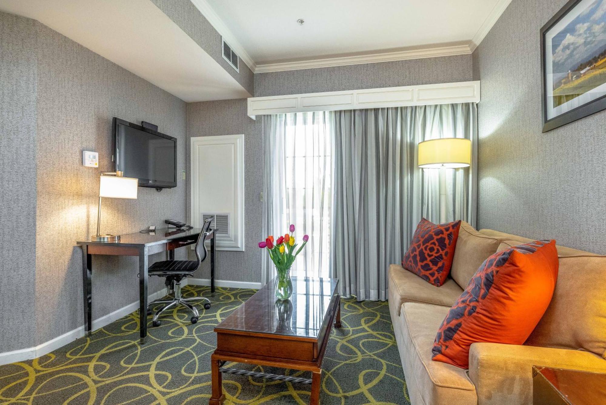 Best Western Plus Dixon Davis Bagian luar foto