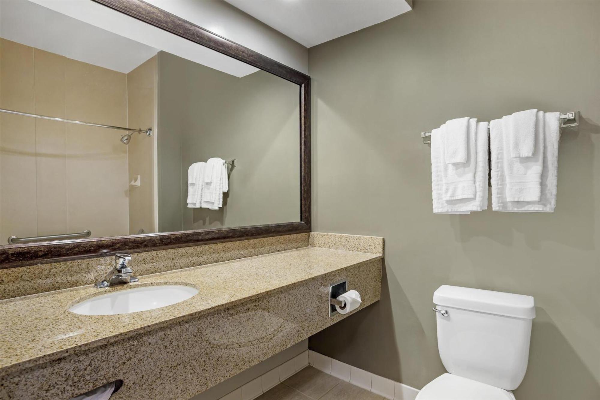 Best Western Plus Dixon Davis Bagian luar foto