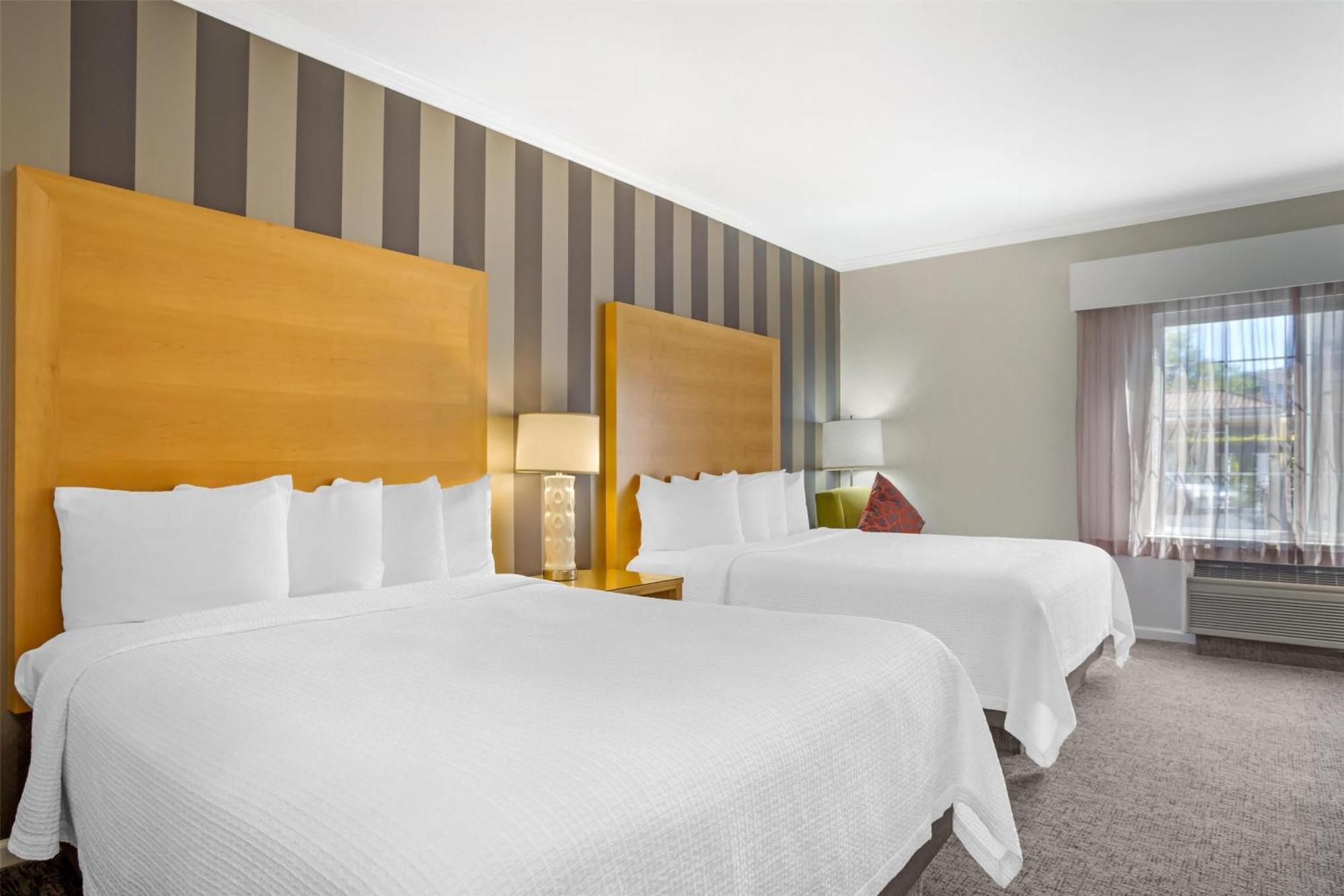 Best Western Plus Dixon Davis Bagian luar foto