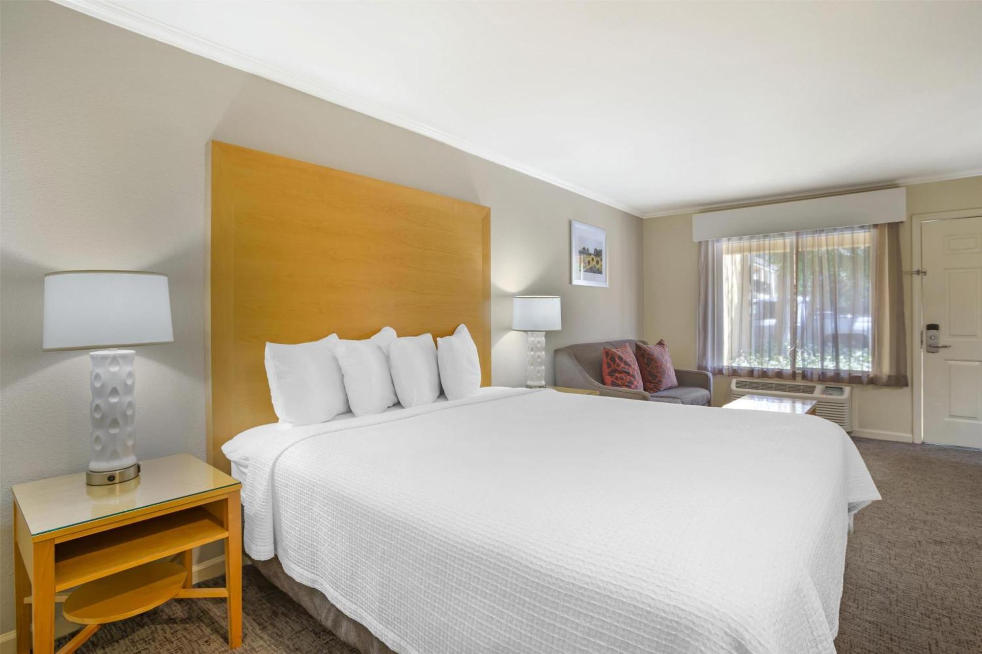 Best Western Plus Dixon Davis Bagian luar foto