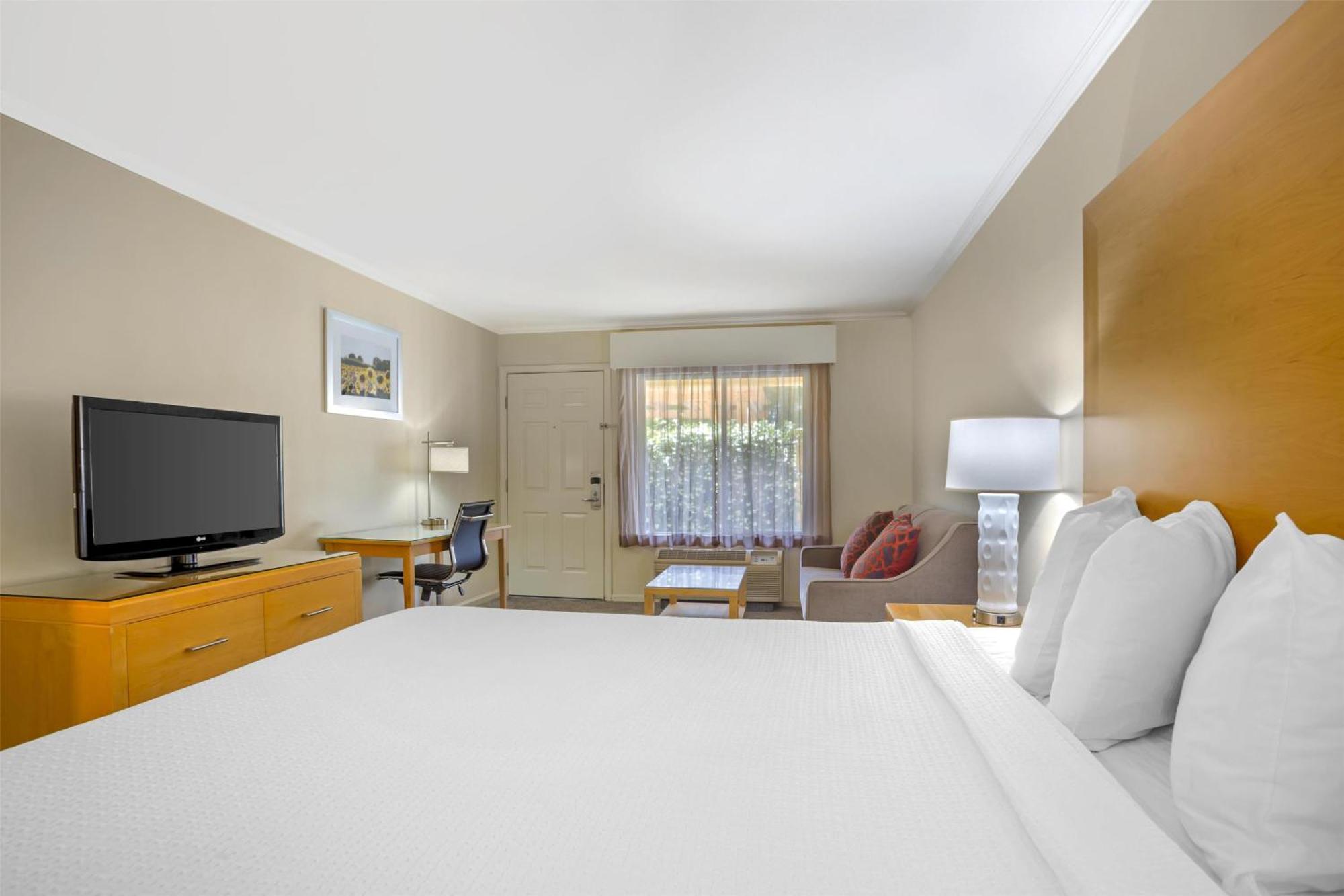 Best Western Plus Dixon Davis Bagian luar foto
