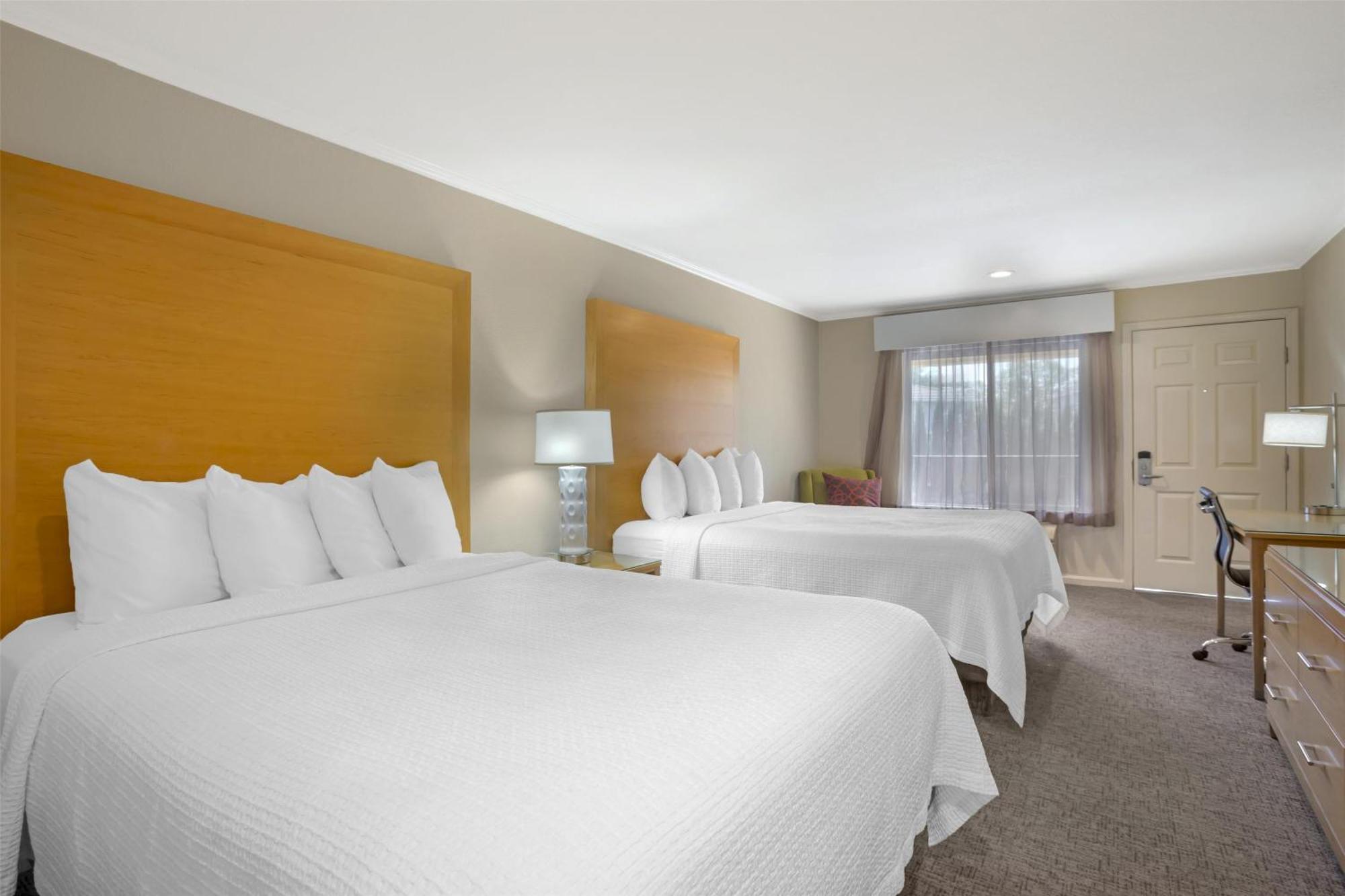 Best Western Plus Dixon Davis Bagian luar foto