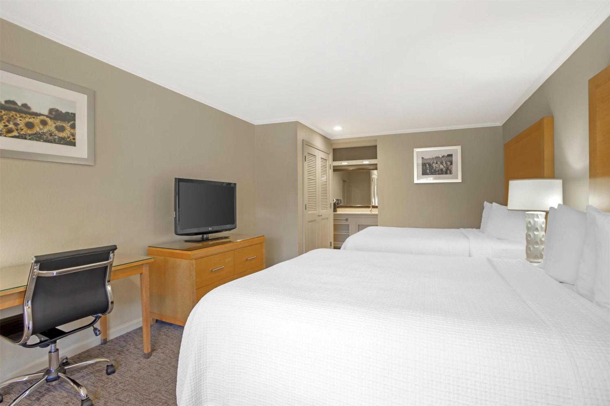 Best Western Plus Dixon Davis Bagian luar foto