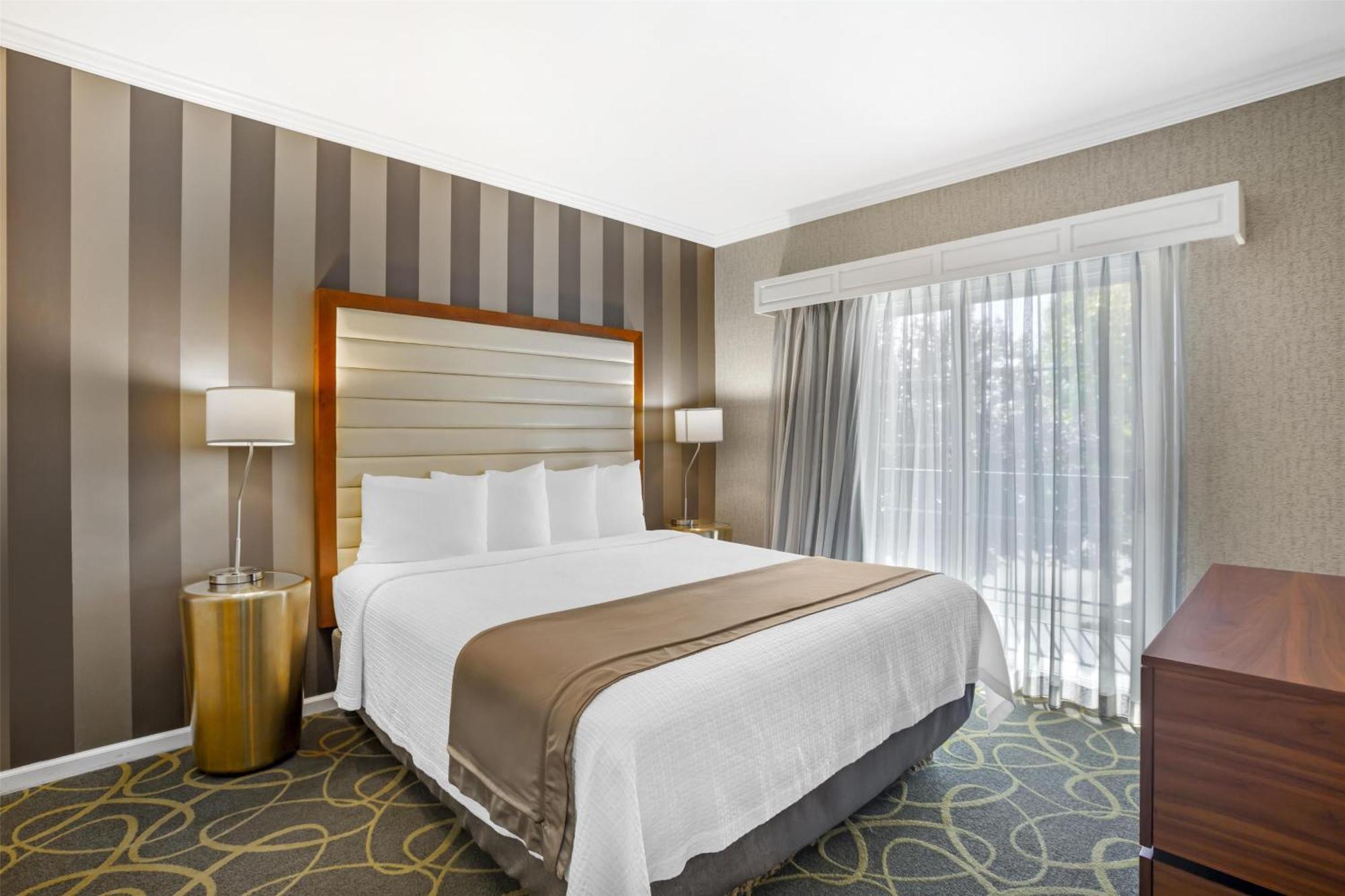 Best Western Plus Dixon Davis Bagian luar foto