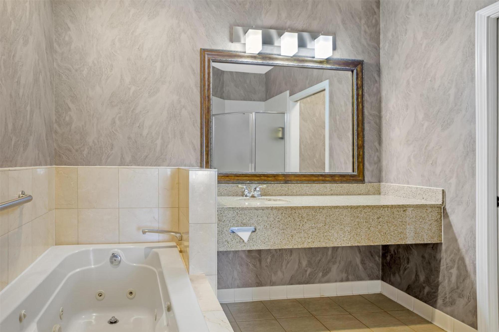 Best Western Plus Dixon Davis Bagian luar foto