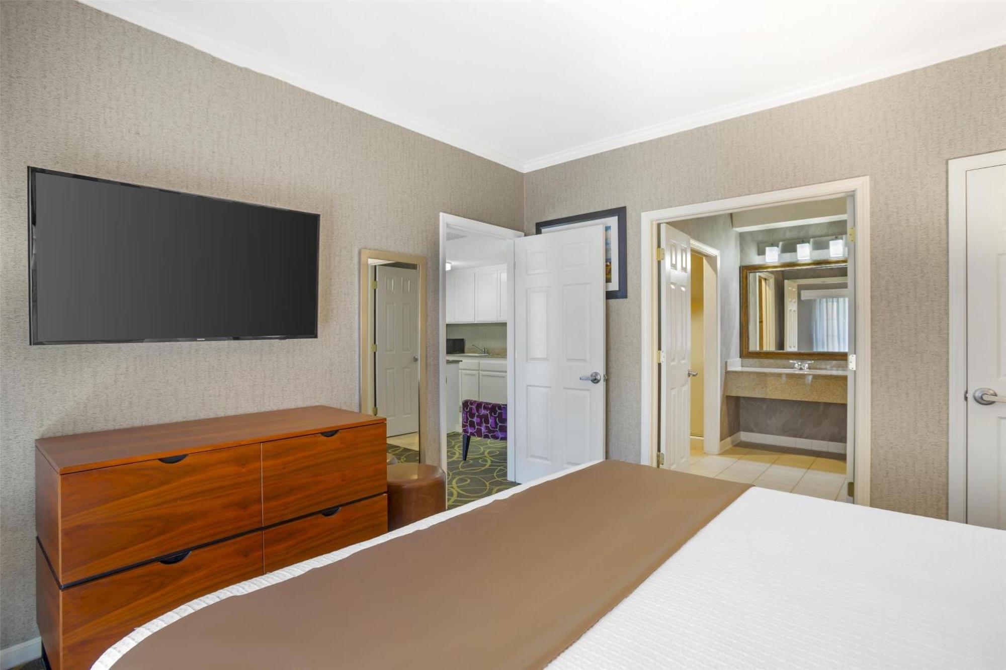 Best Western Plus Dixon Davis Bagian luar foto