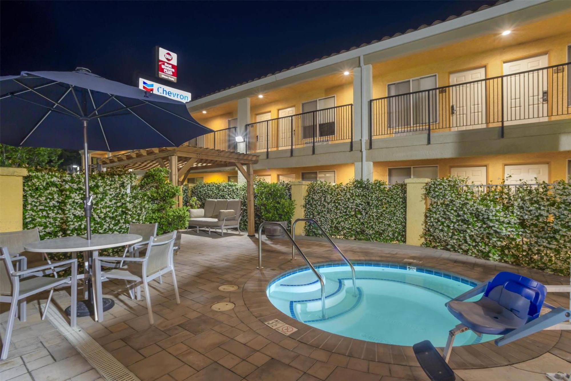 Best Western Plus Dixon Davis Bagian luar foto