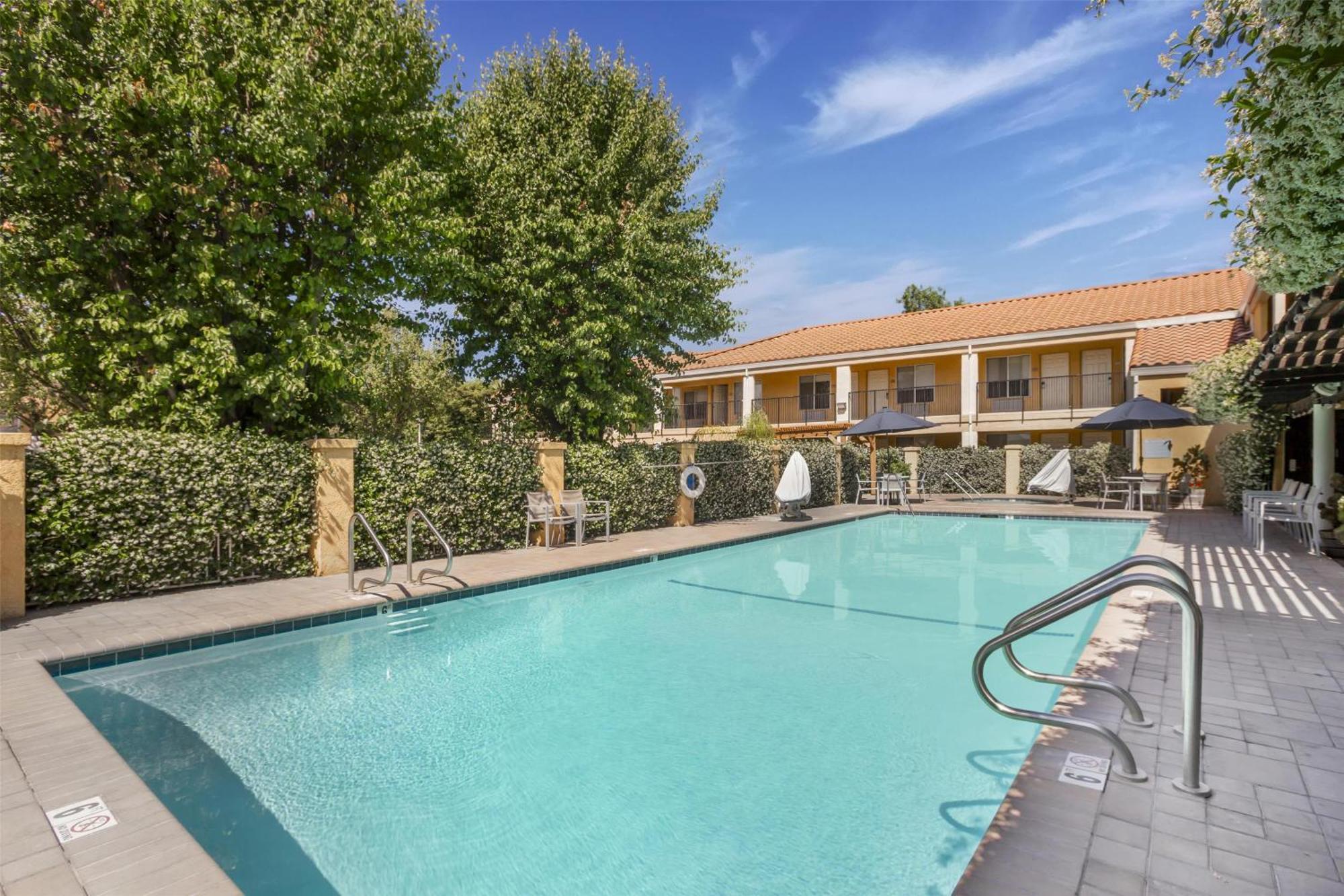 Best Western Plus Dixon Davis Bagian luar foto