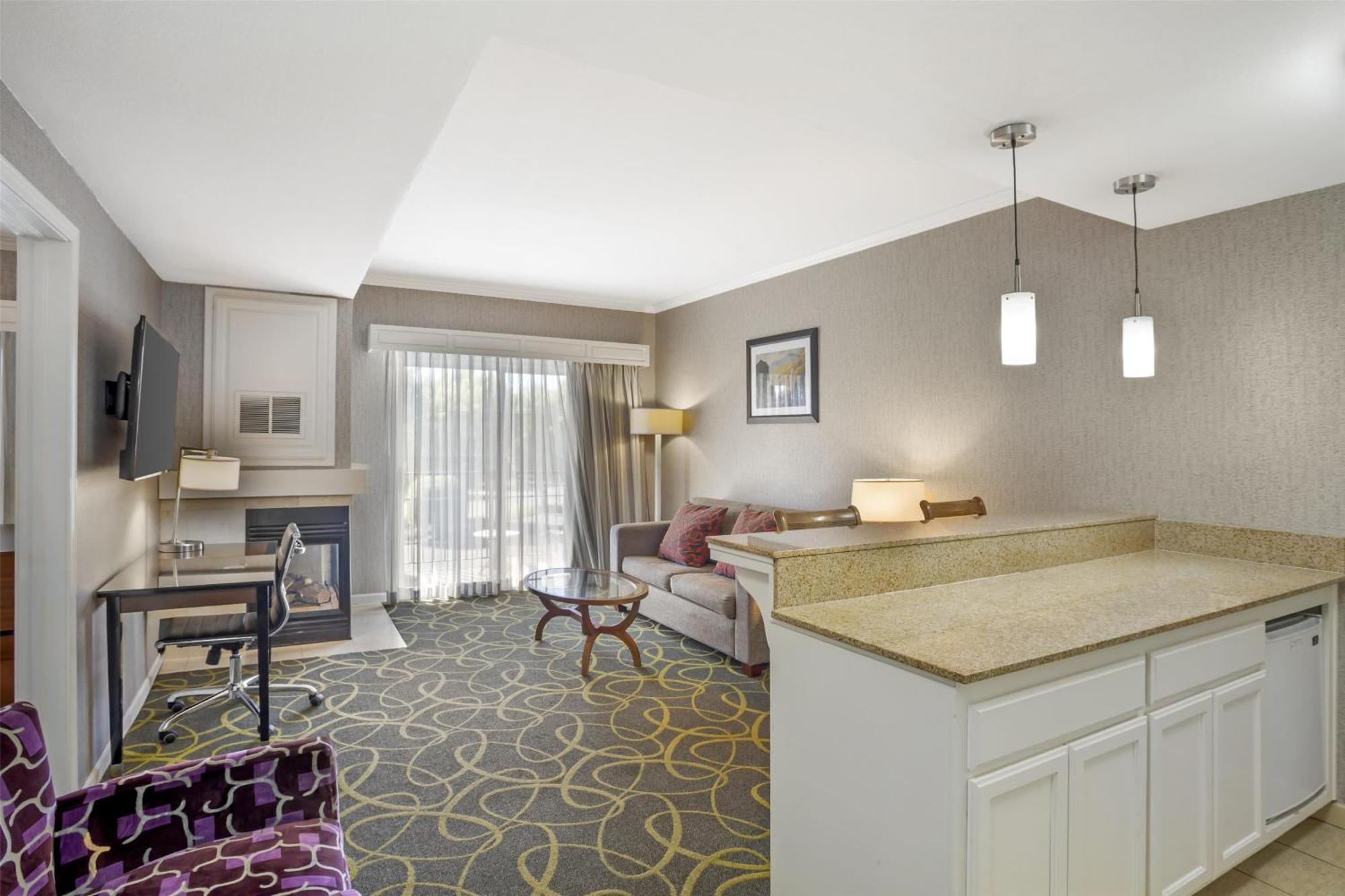 Best Western Plus Dixon Davis Bagian luar foto
