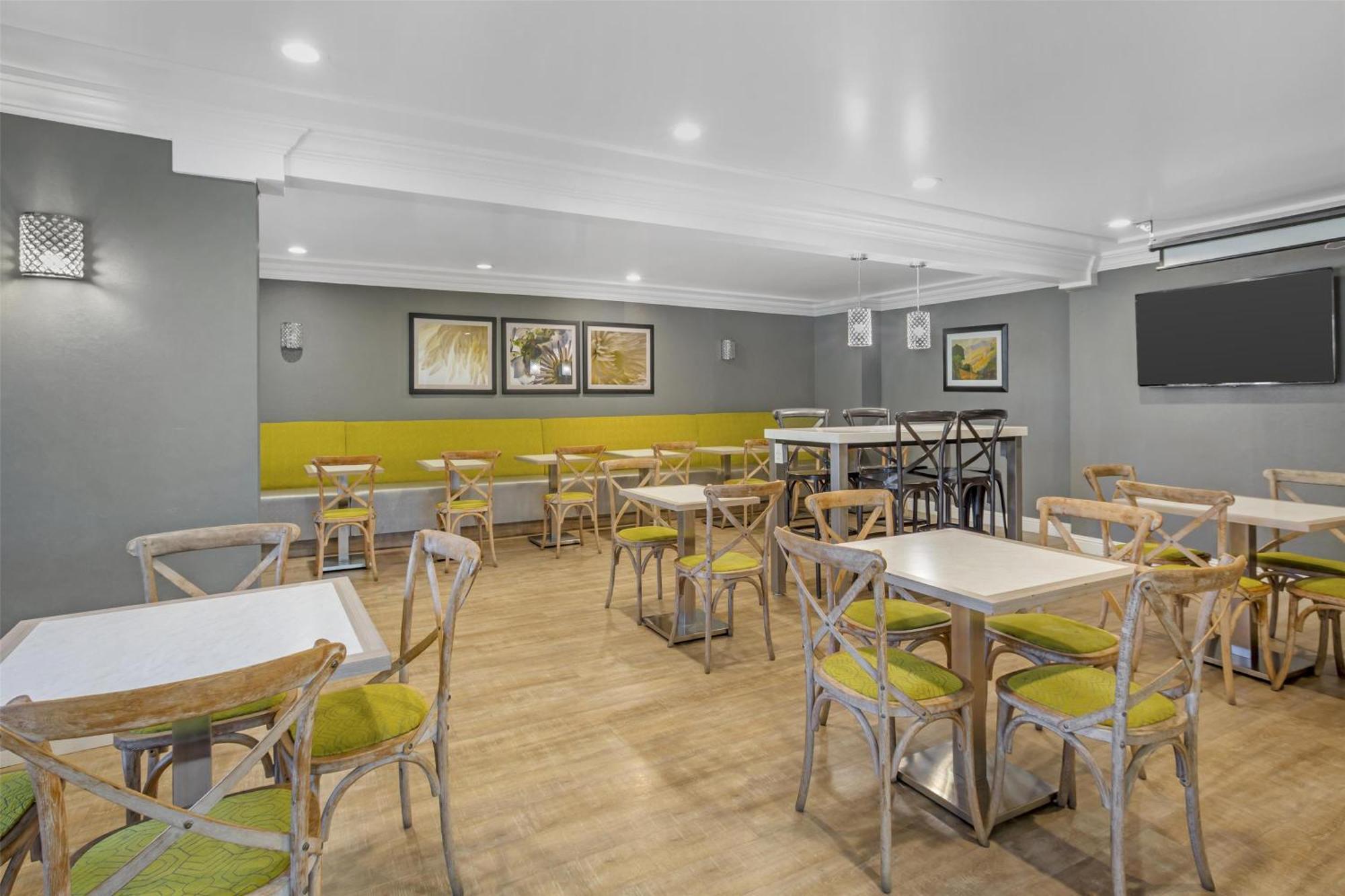 Best Western Plus Dixon Davis Bagian luar foto